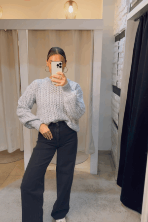 Schwarze Jeans mit weitem Bein